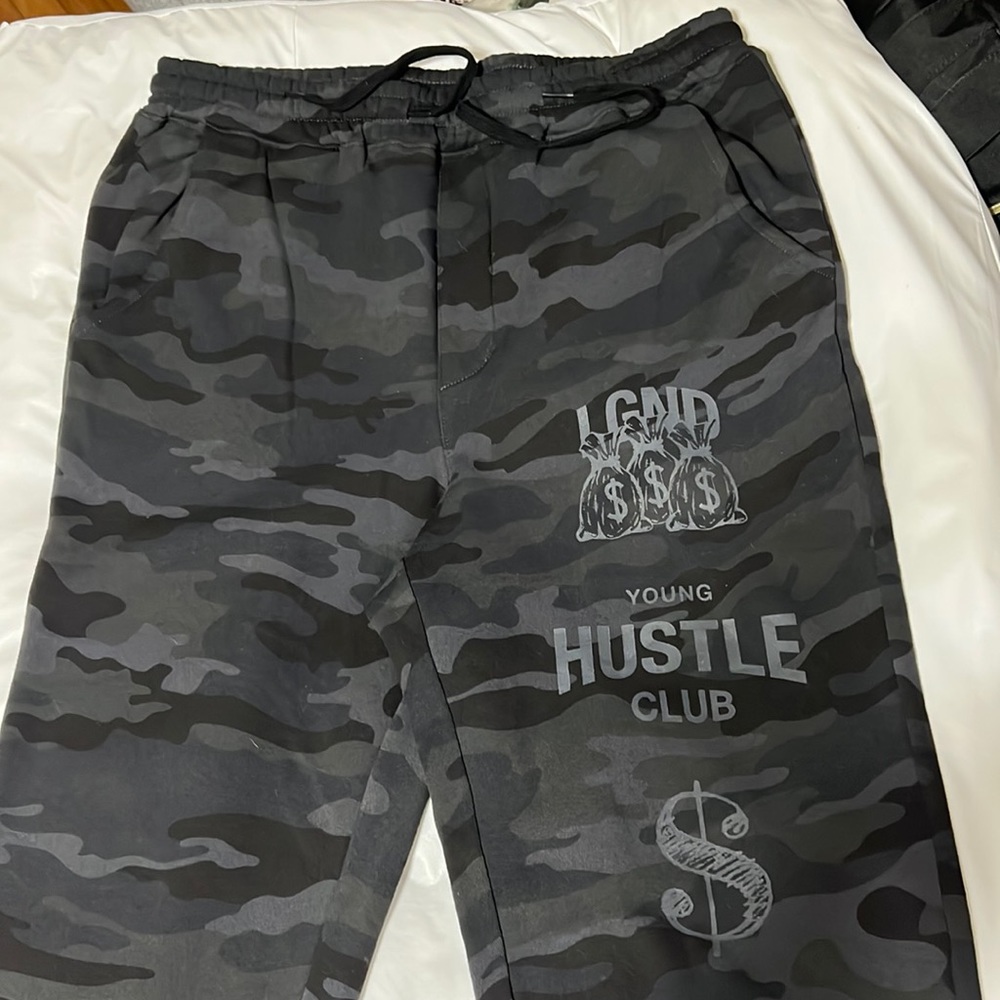 Legend- camo sweatpants